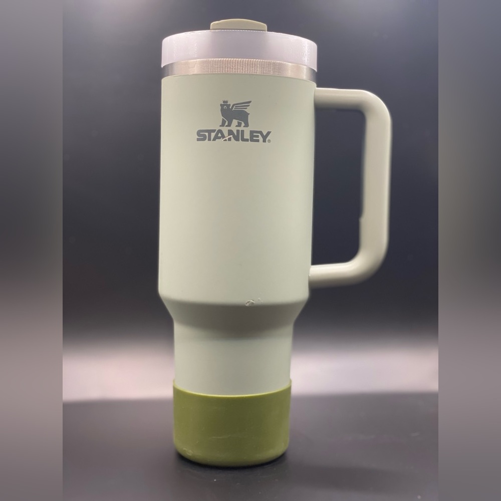 Stanley 40oz 2.0 Soft Matte Tumbler in BAY LEAF